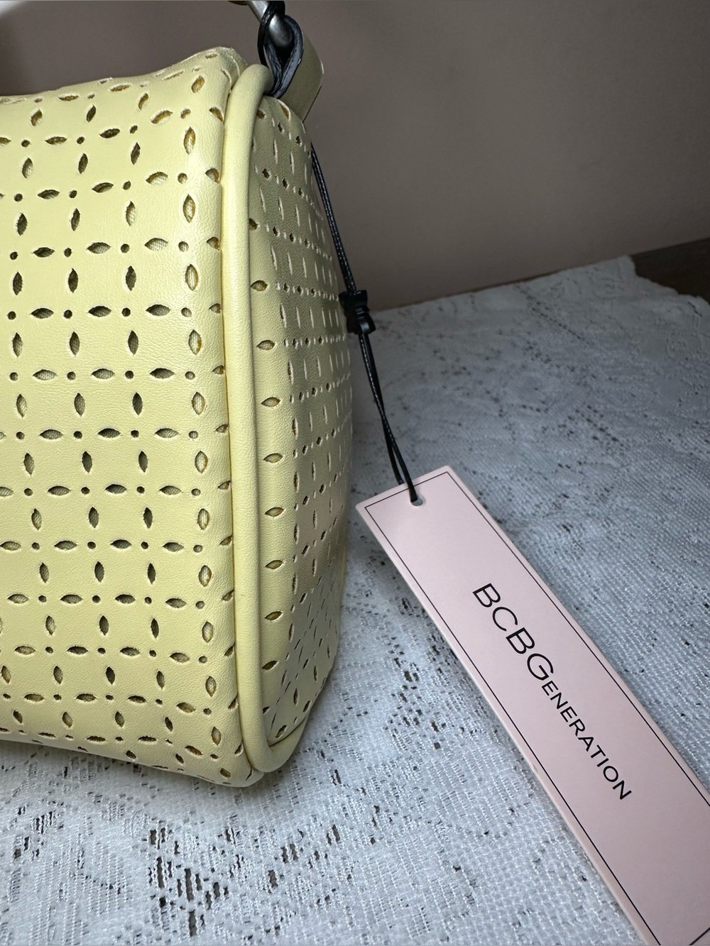 BCBGeneration Barrel/Baguette Butter Color Faux Leather Shoulder/Crossbody Bag. - Picture 8 of 12